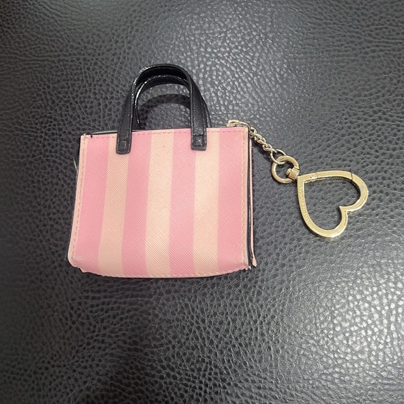 Victoria’s Secret - Picture 4 of 10